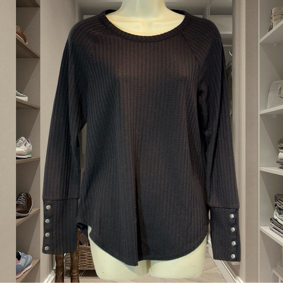 Black Waffle Knit Long Sleeve Top Four Buttons at Cuffs for Style Size M - Picture 2 of 4